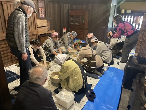 今年もむかし家事「味噌を作ろう！」を開催しました。